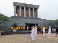 Wachwechsel zu Ehren Onkel Ho