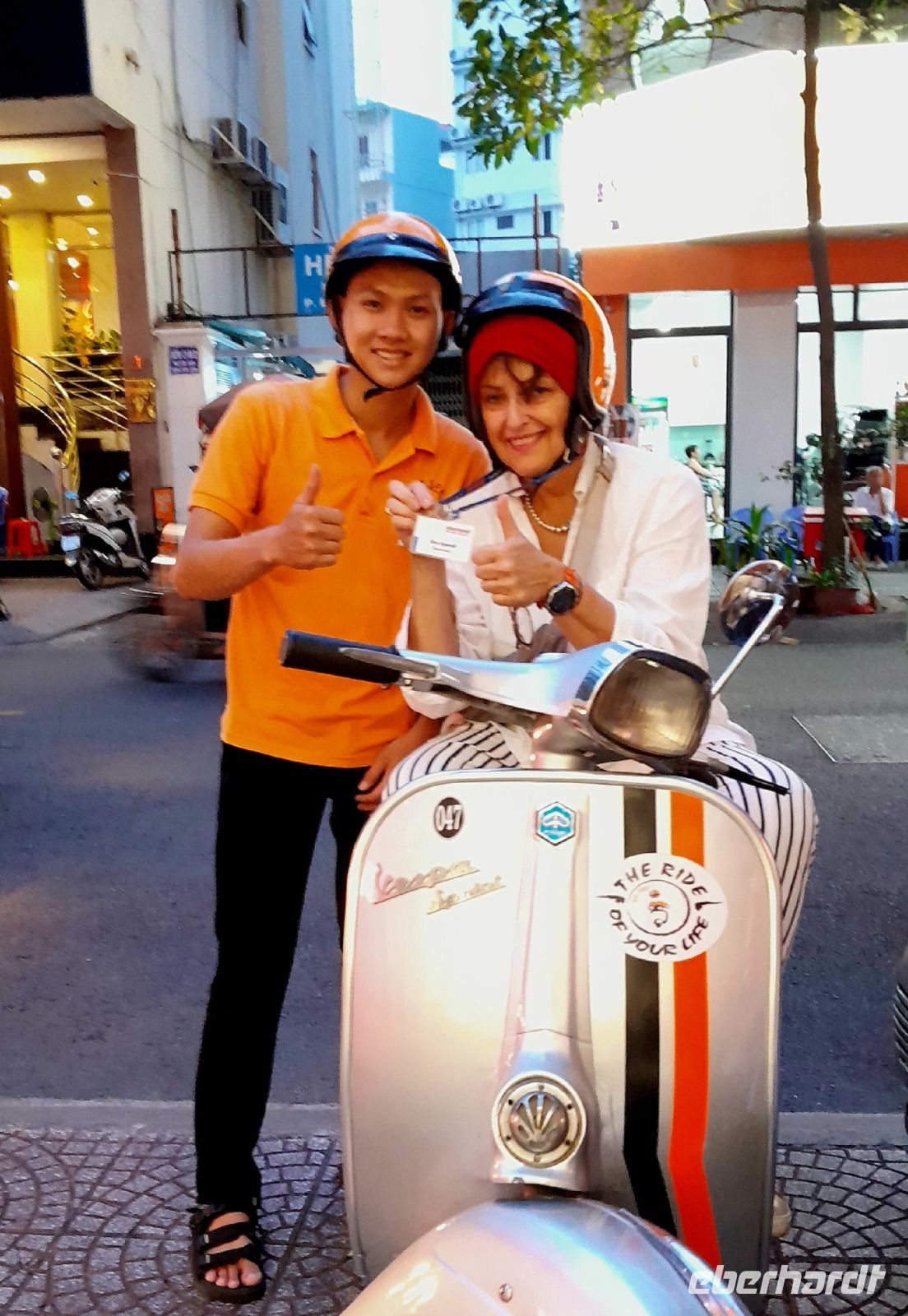 Reisebegleiterin Gina und ihr Fahrer