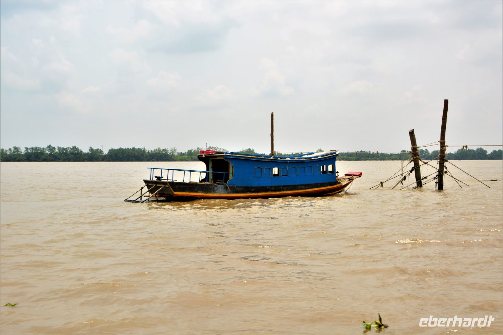 Faehre über den Mekong 