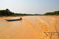 schlammiges Wasser des Tonle-Sap-Sees