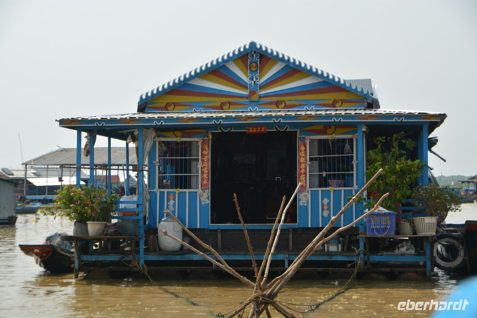 farbenfrohes Wasserhaus
