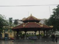 Typische Dächer  - ein Altan in Hanoi