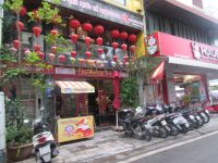 Lampions und Motorräder prägen das Bild