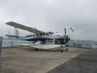 Vom Festland starten mit Wasserflugzeug ein Rundflug über die Halong Bucht
