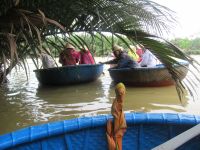 Bootsfahrt in runden Bambusbooten, Hoi An, Vietnam