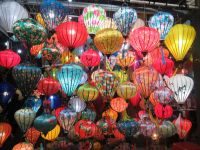 Lampions in allen Farben und Formen, Hoi An