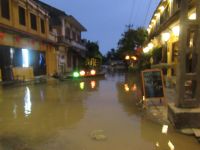 Die überflutete Straßen in Hoi An, Vietnam