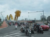 Drachenbrücke und die Motorräder, Da Nang
