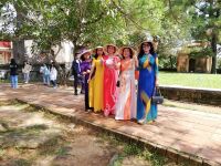 Die 5 Grazie... typische Kleidung, Hue