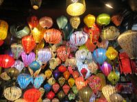 Lampions in allen Farben und Formen, Hoi An