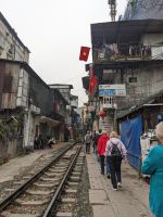 19. Entlang der Bahnschienen