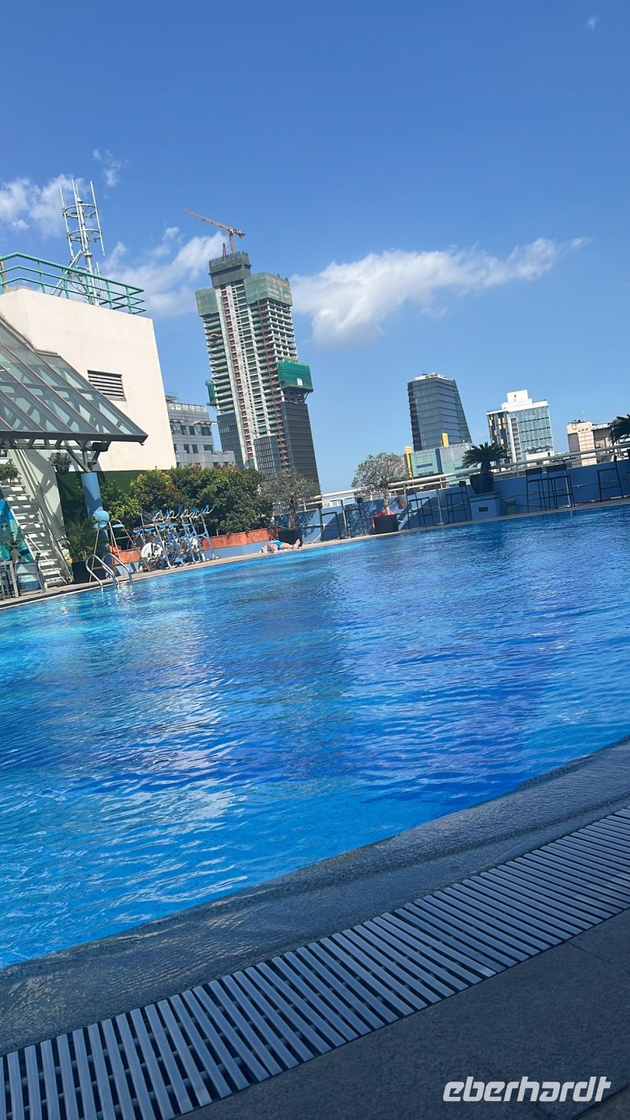 207 Sofitel Plaza Pool in der 18. Etage