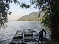 Bamboo Rafting im Schwarzen Fluss