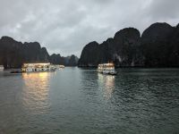 Halong Bay am Abend
