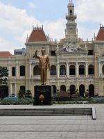 Rathaus, Statue Ho Chi Minh City &ndash; &copy; Jürgen Müller (Eberhardt TRAVEL)