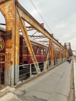 Historische Long Bien Brücke mit Eisenbahnverkehr in Hanoi, Vietnam &ndash; &copy; Marie Dittrich (Eberhardt TRAVEL)