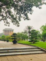 Gartenanlage mit Blick auf das Ho-Chi-Minh-Mausoleum in Hanoi, Vietnam &ndash; &copy; Marie Dittrich (Eberhardt TRAVEL)