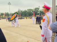 Offizieller Besuch einer russischen Delegation am Ho-Chi-Minh-Mausoleum in Hanoi, Vietnam &ndash; &copy; Marie Dittrich (Eberhardt TRAVEL)
