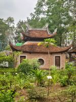 Traditionelles Wohngebäude mit Gartenanlage im Ethnologischen Museum in Hanoi, Vietnam &ndash; &copy; Marie Dittrich (Eberhardt TRAVEL)