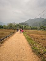Fahrradtour entlang von Feldern in der Region Mai Chau, Vietnam &ndash; &copy; Marie Dittrich (Eberhardt TRAVEL)