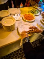 Kochdemonstration Frühlingsrollen, Hạ Long Bucht, Vietnam &ndash; &copy; Marie Dittrich (Eberhardt TRAVEL)