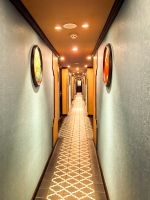 Stilvoller Gangbereich im Schiff – elegante Details an Bord der Indochine Grand in der Hạ Long Bucht, Vietnam &ndash; &copy; Marie Dittrich (Eberhardt TRAVEL)