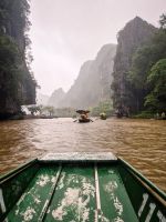 Ruderbootfahrt durch die Wasserlandschaft von Ninh Bình, Vietnam &ndash; &copy; Marie Dittrich (Eberhardt TRAVEL)