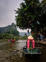 Ruderbootfahrt durch die Wasserlandschaft von Ninh Bình, Vietnam &ndash; &copy; Marie Dittrich (Eberhardt TRAVEL)