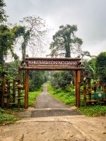 Eingang zum Naturschutzgebiet im dichten Regenwald des Cúc Phương Nationalparks, Vietnam &ndash; &copy; Marie Dittrich (Eberhardt TRAVEL)
