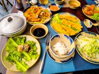 Vietnamesisches Mittagessen während einer Pause in den Bergen von Nordvietnam &ndash; &copy; Marie Dittrich (Eberhardt TRAVEL)