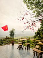Aussichtsterrasse mit Blick auf die Berglandschaft Nordvietnams während der Mittagspause &ndash; &copy; Marie Dittrich (Eberhardt TRAVEL)