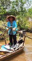 Mekong Delta - Freundliche Dame rudert &ndash; &copy; Petra Hady (Eberhardt TRAVEL)