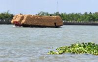 Mekong Delta - Frachter mit Strohballen &ndash; &copy; Petra Hady (Eberhardt TRAVEL)