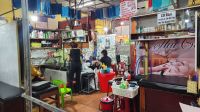 Hoi An - Friseur in der Markthalle &ndash; &copy; Petra Hady (Eberhardt TRAVEL)