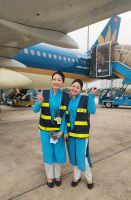 2 freundliche Damen auf dem Vorfeld &ndash; &copy; Petra Hady (Eberhardt TRAVEL)