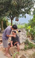 Friseur bei der Arbeit in Mai Chau &ndash; &copy; Petra Hady (Eberhardt TRAVEL)