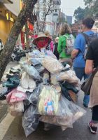 Hanoi - Straßenverkäuferin &ndash; &copy; Petra Hady (Eberhardt TRAVEL)