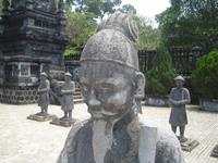 Hue - Grabanlage des Kaisers Khai Dinh, steinerne Palastwachen