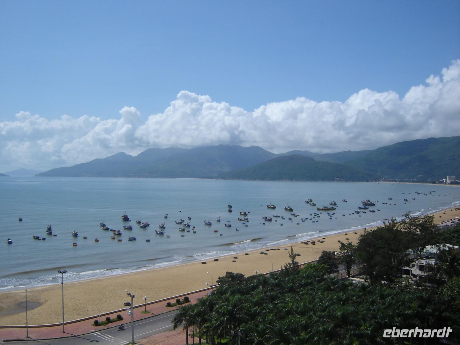 107 Rückkehr der Fischer am Strand von Quy Nhon