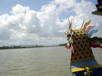 48 Mit dem Drachenboot zur Thien Mu-Pagode