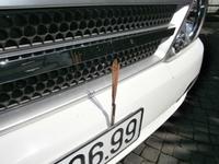 Räucherstäbchen am Bus wehren böse Geister ab