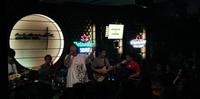 Abschluss Streetfoodtour in einer Rockbar, Saigon