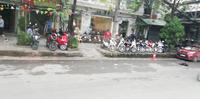 kleiner Parkplatz der viielen Roller, Hanoi