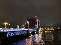 St. Petersburg bei Nacht