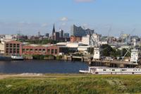 Auslaufen aus dem Hamburger Hafen