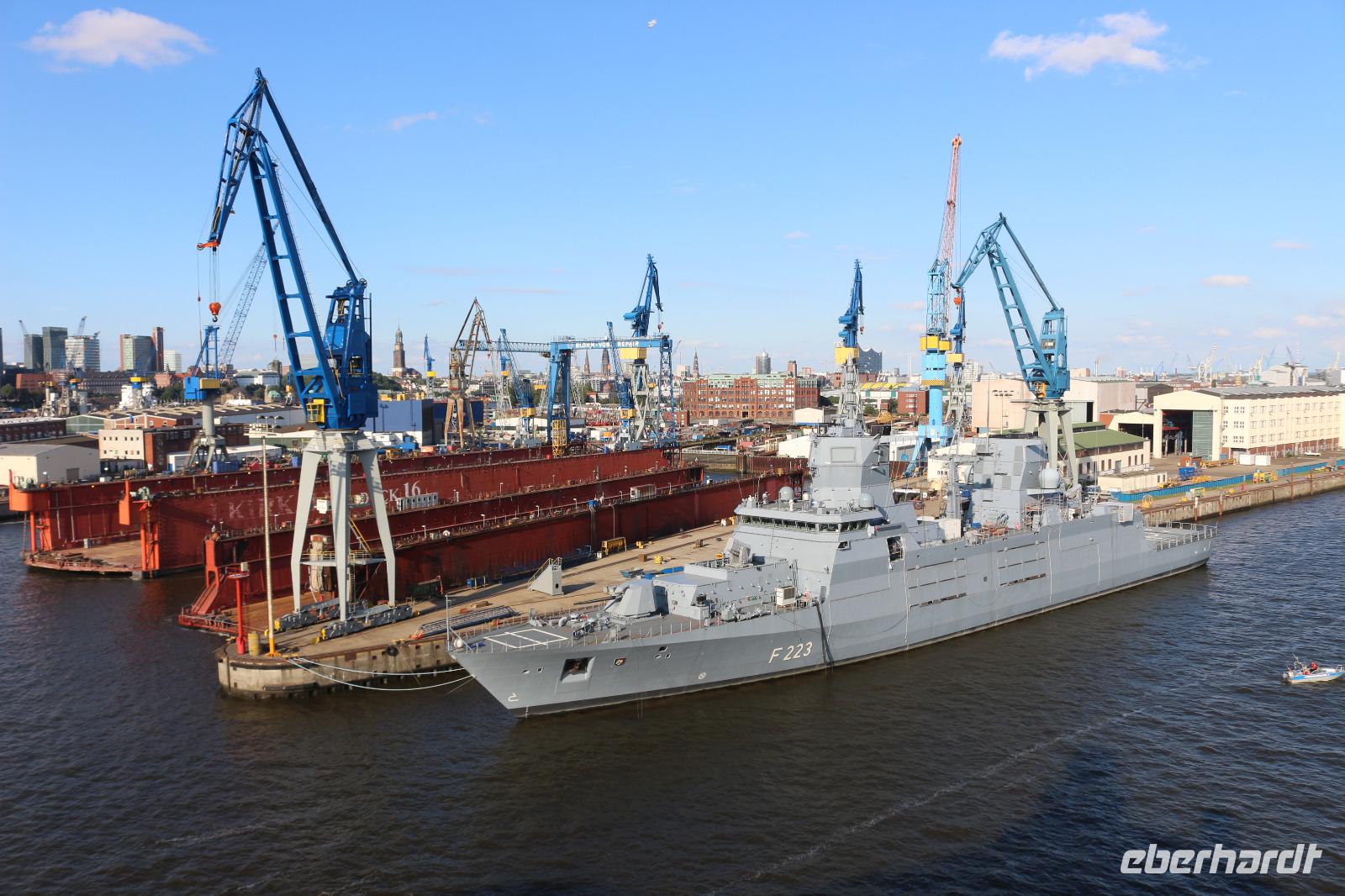 Auslaufen aus dem Hamburger Hafen