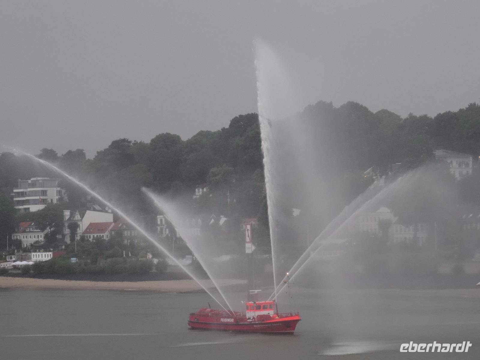 Ausfahrt in Hamburg bei Regen - Abschiedsgruß