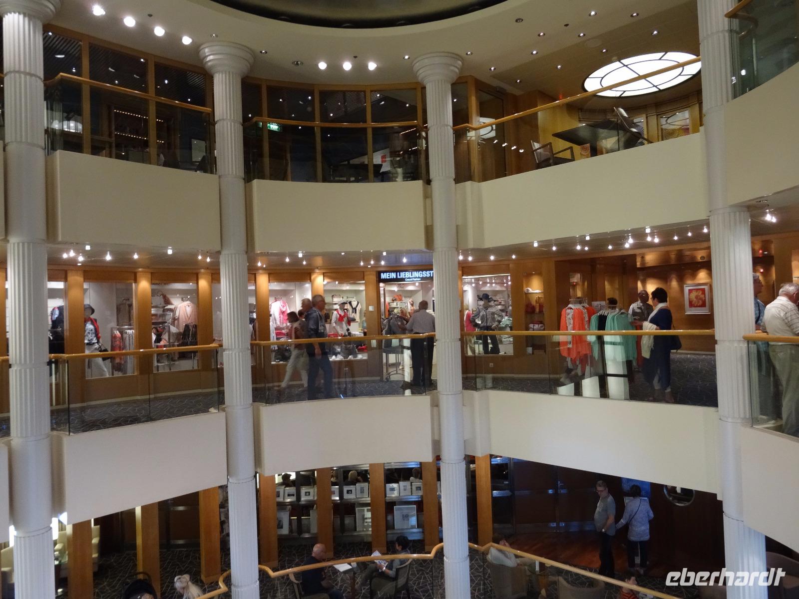 Einkaufsmeile auf Deck 7