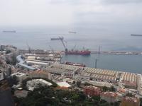 Gibraltar - Blick vom Felsentor auf den Hafen
