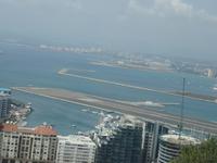 Gibraltar - Blick vom Felsentor auf den Flughafen